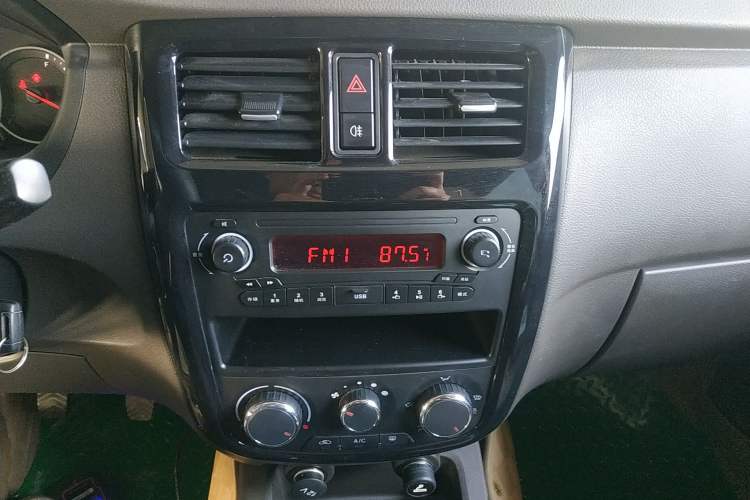 Used Wuling Rongguang V 2019 1.5L Standard Version China VI LAR Audio And AC Panel