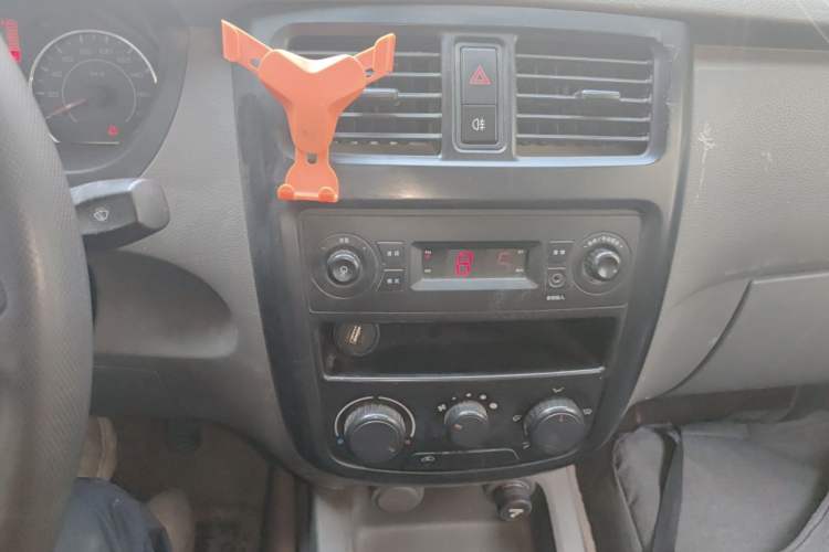Used Wuling Rongguang V 2019 1.5L Window-Sealed Utility Model China VI LAR Audio And AC Panel