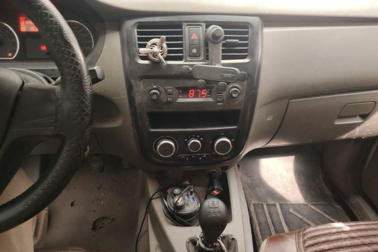 Used Wuling Rongguang V 2019 1.5L Van - Utility Model Audio And AC Panel
