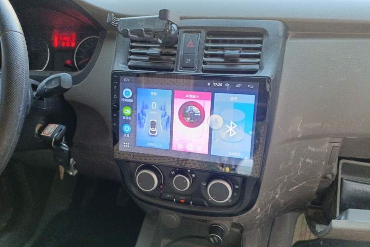 Used Wuling Rongguang V 2019 1.5L Window-Sealed Utility Model China VI LAR Audio And AC Panel
