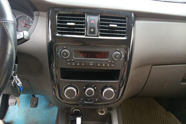 Used Wuling Rongguang V 2019 1.5L Standard Version China VI LAR Audio And AC Panel
