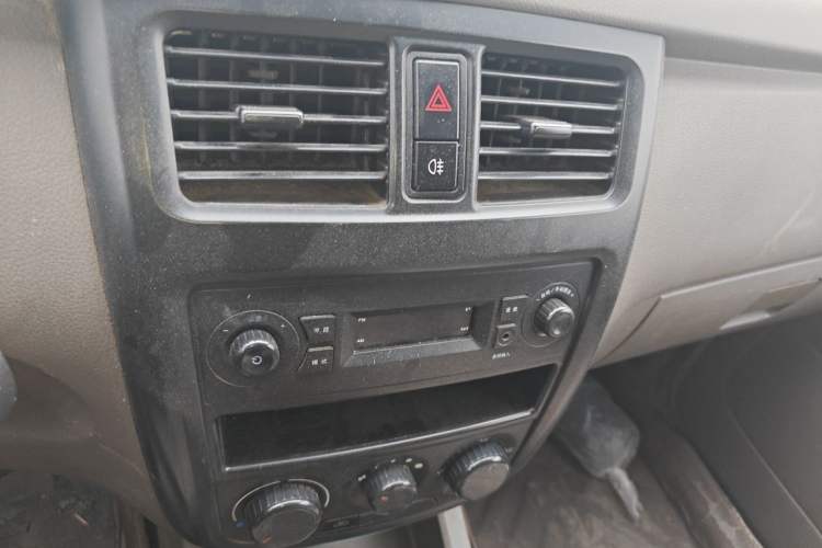 Used Wuling Rongguang V 2019 1.5L Window-Sealed Utility Model China VI LAR Audio And AC Panel