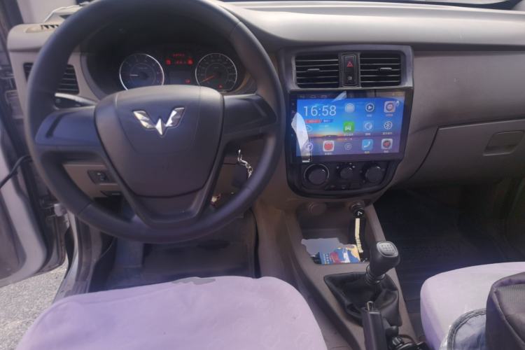 Used Wuling Rongguang V 2019 1.5L Practical Model China VI LAR Center Console