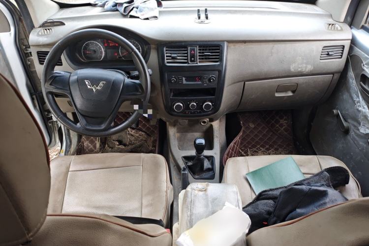 Used Wuling Rongguang V 2019 1.5L Window-Sealed Utility Model China VI LAR Center Console