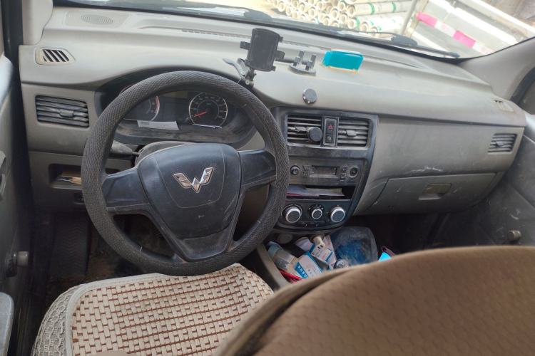 Used Wuling Rongguang V 2019 1.5L Van - Utility Model Center Console