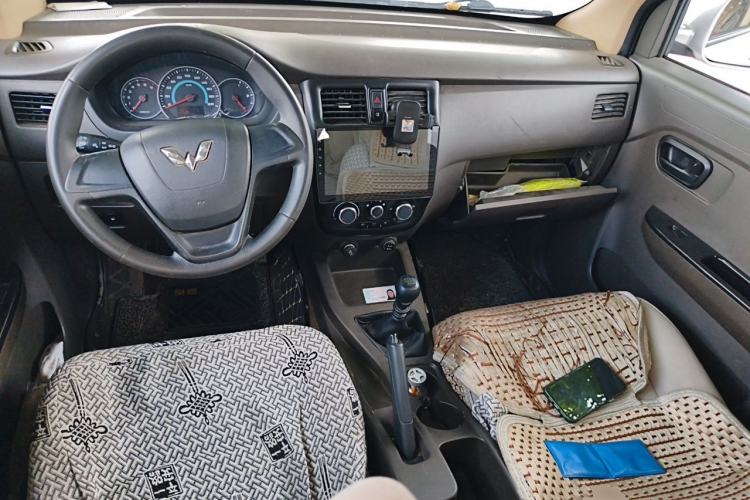 Used Wuling Rongguang V 2019 1.5L Standard Version China VI LAR Center Console