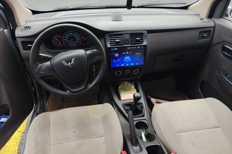 Used Wuling Rongguang V 2019 1.5L Standard Version China VI LAR Center Console