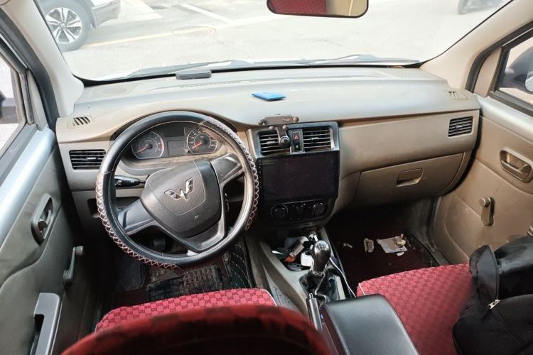 Used Wuling Rongguang V 2019 1.2L Van Utility Model Center Console