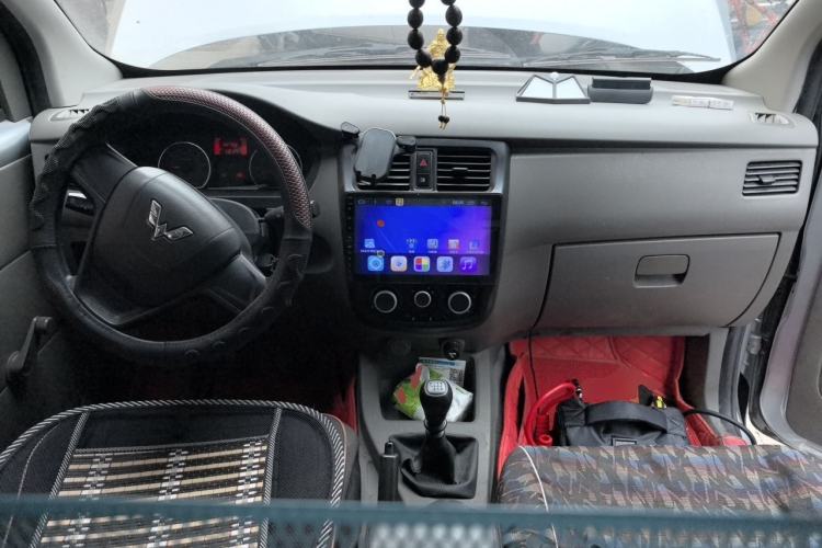 Used Wuling Rongguang V 2019 1.5L Practical Model China VI LAR Center Console