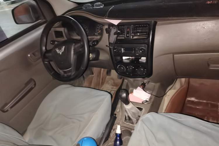 Used Wuling Rongguang V 2019 1.5L Window-Sealed Utility Model China VI LAR Center Console
