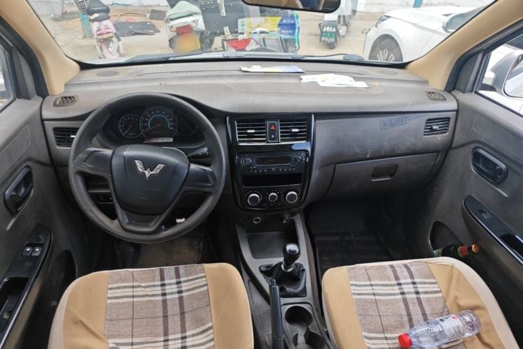 Used Wuling Rongguang V 2019 1.5L Standard Version China VI LAR Center Console