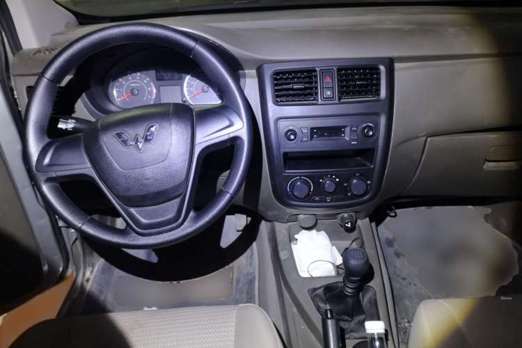 Used Wuling Rongguang V 2019 1.5L Practical Model China VI LAR Center Console