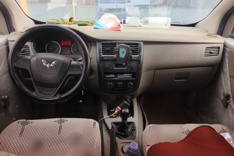 Used Wuling Rongguang V 2019 1.5L Practical Model China VI LAR Center Console