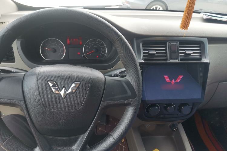 Used Wuling Rongguang V 2019 1.5L Window-Sealed Utility Model China VI LAR Center Console