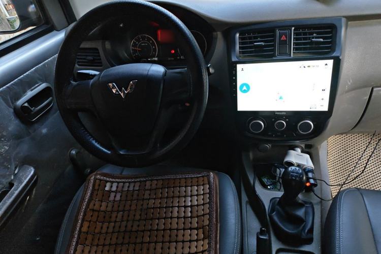 Used Wuling Rongguang V 2019 1.5L Window-Sealed Utility Model China VI LAR Center Console