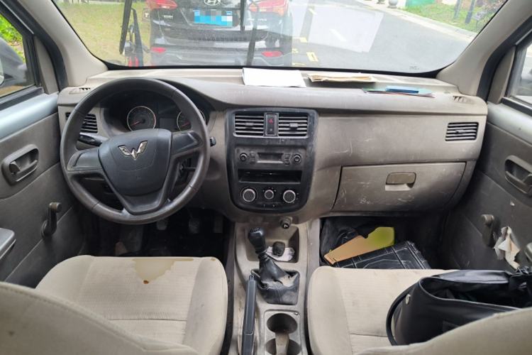 Used Wuling Rongguang V 2019 1.5L Van - Utility Model Center Console