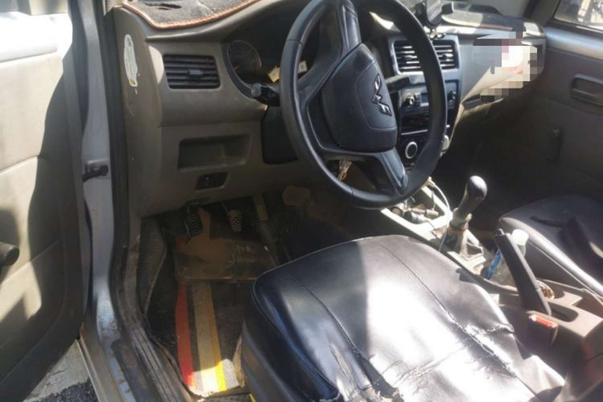 Used Wuling Rongguang V 2019 1.5L Van - Utility Model Center Console