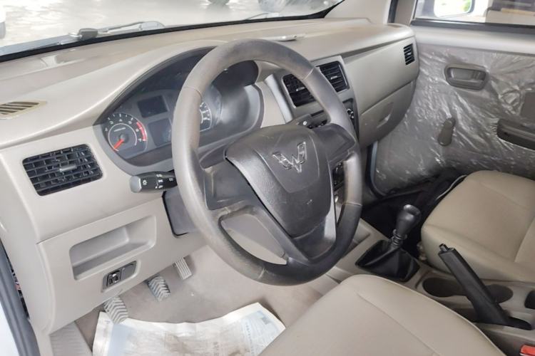 Used Wuling Rongguang V 2019 1.5L Window-Sealed Utility Model China VI LAR Center Console