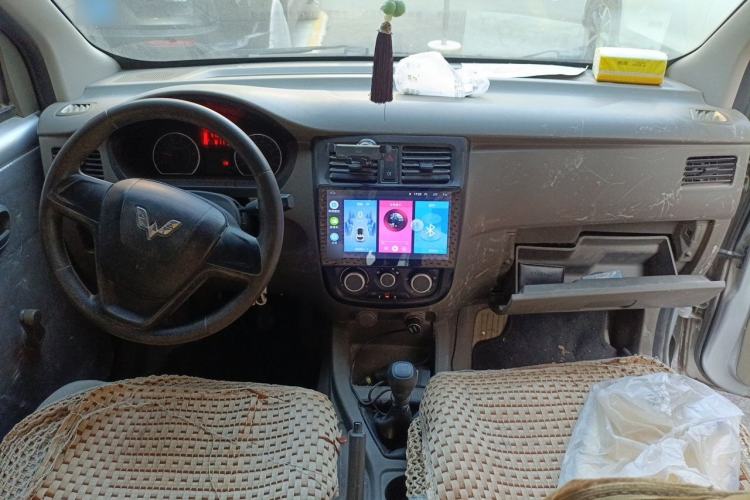 Used Wuling Rongguang V 2019 1.5L Window-Sealed Utility Model China VI LAR Center Console