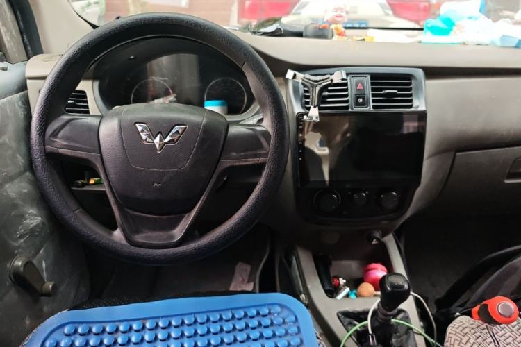 Used Wuling Rongguang V 2019 1.5L Practical Model China VI LAR Center Console