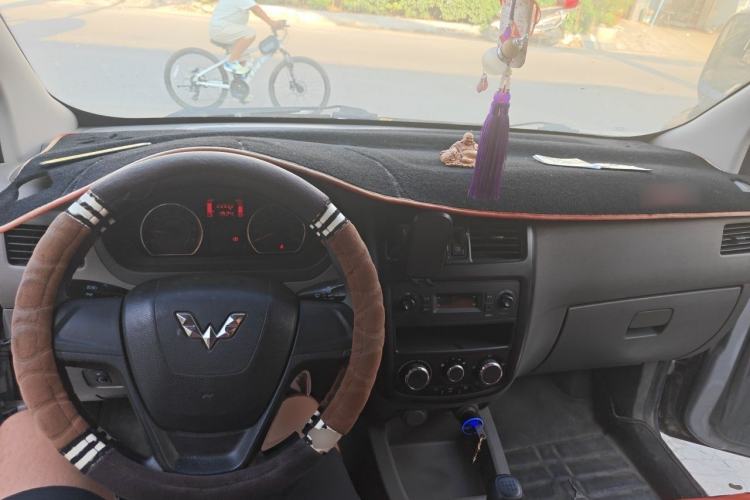 Used Wuling Rongguang V 2019 1.5L Window-Sealed Utility Model China VI LAR Center Console