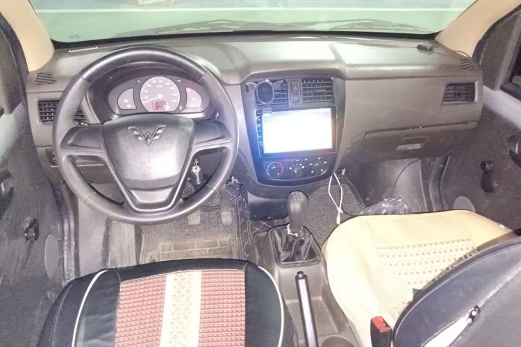 Used Wuling Rongguang V 2019 1.2L Van Utility Model Center Console