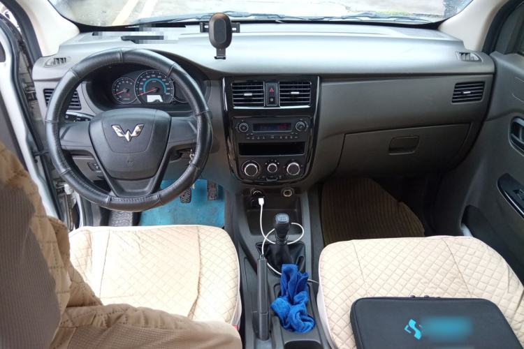 Used Wuling Rongguang V 2019 1.5L Standard Version China VI LAR Center Console