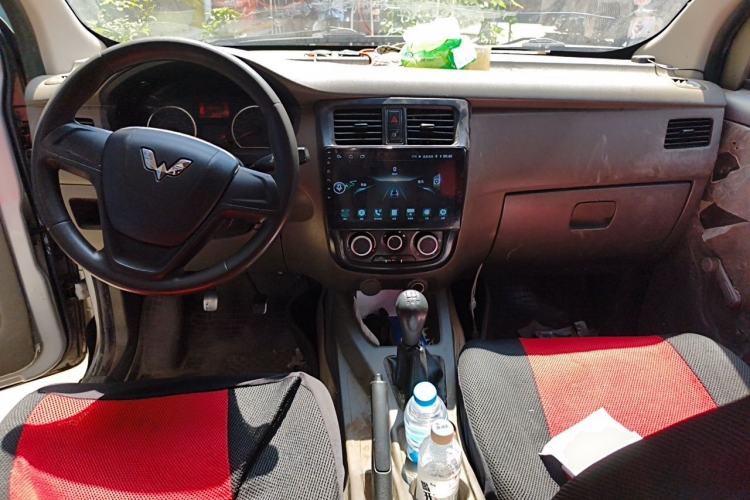Used Wuling Rongguang V 2019 1.5L Window-Sealed Utility Model China VI LAR Center Console