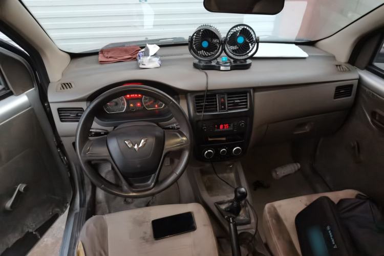 Used Wuling Rongguang V 2019 1.5L Practical Model China VI LAR Center Console