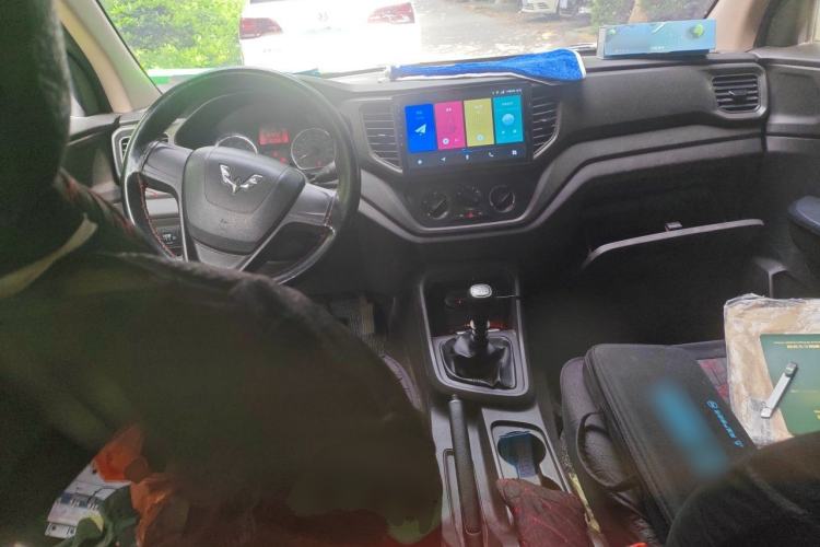 Used Wuling Rongguang V 2019 1.5L Standard Version China VI LAR Center Console