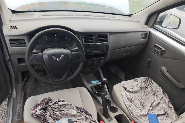 Used Wuling Rongguang V 2019 1.5L Window-Sealed Utility Model China VI LAR Center Console