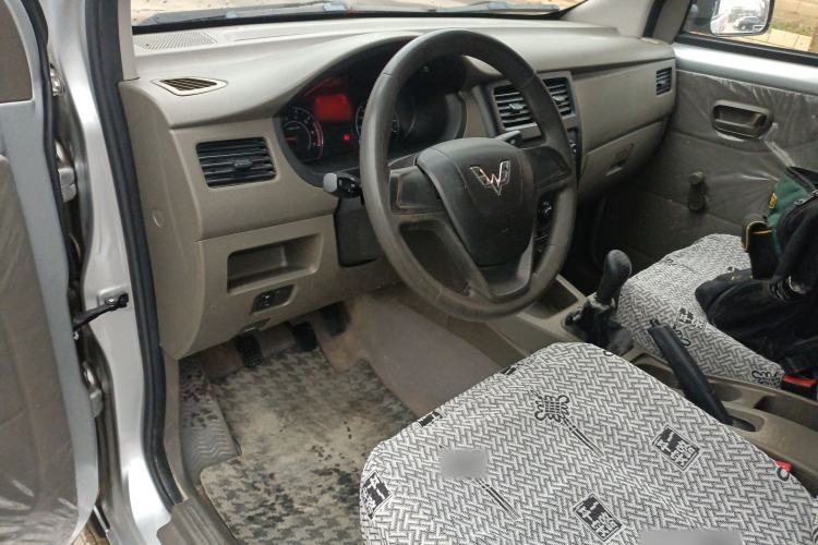 Used Wuling Rongguang V 2019 1.5L Van - Utility Model Center Console