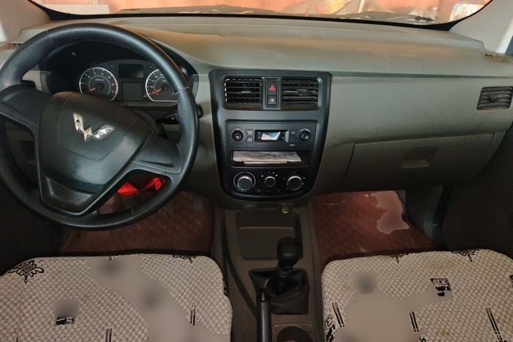 Used Wuling Rongguang V 2019 1.5L Practical Model China VI LAR Center Console