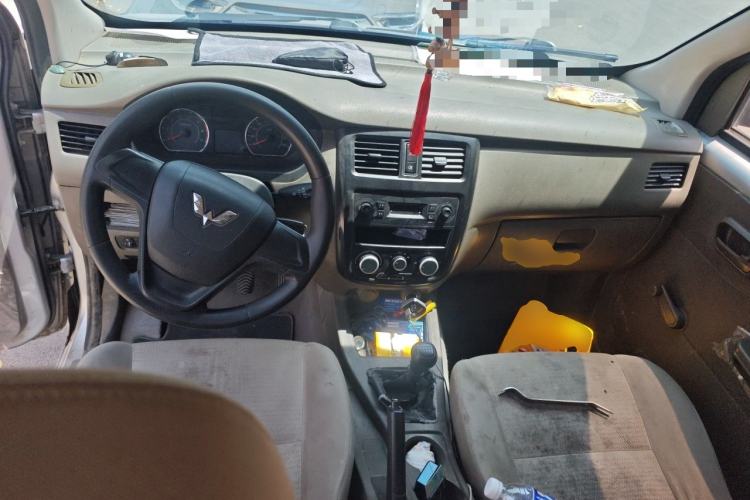 Used Wuling Rongguang V 2019 1.5L Practical Model China VI LAR Center Console
