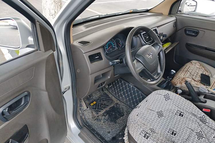 Used Wuling Rongguang V 2019 1.5L Standard Version China VI LAR Driver Seat
