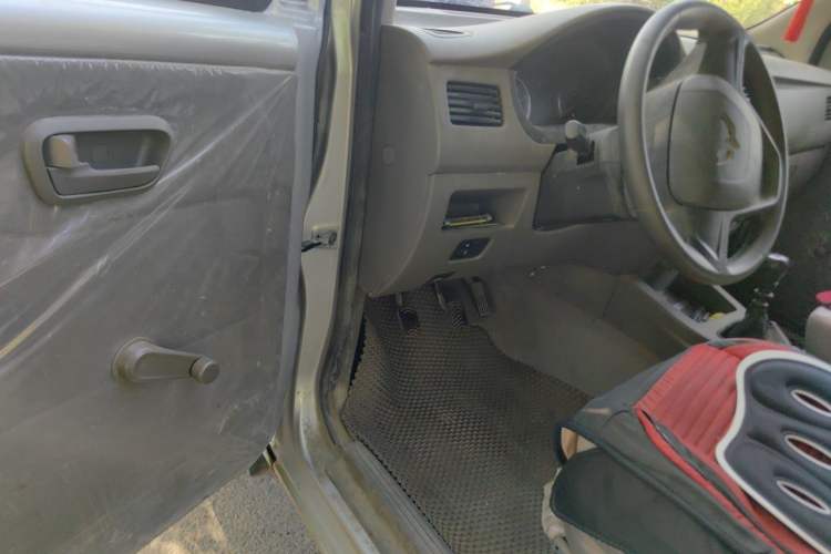 Used Wuling Rongguang V 2019 1.5L Window-Sealed Utility Model China VI LAR Driver Seat