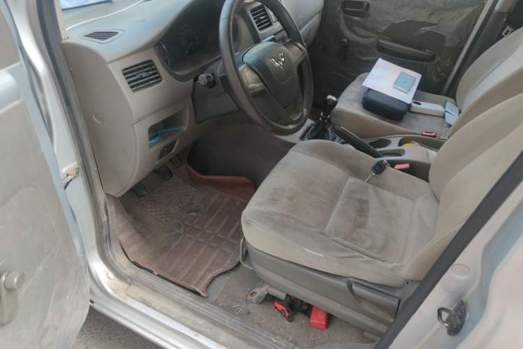 Used Wuling Rongguang V 2019 1.5L Window-Sealed Utility Model China VI LAR Driver Seat
