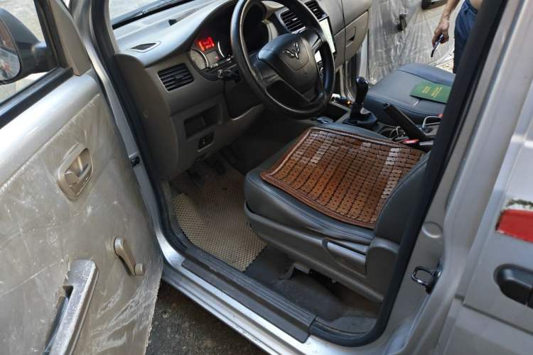 Used Wuling Rongguang V 2019 1.5L Window-Sealed Utility Model China VI LAR Driver Seat
