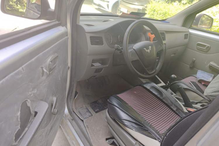 Used Wuling Rongguang V 2019 1.5L Window-Sealed Utility Model China VI LAR Driver Seat