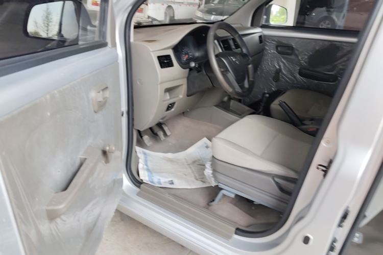Used Wuling Rongguang V 2019 1.5L Window-Sealed Utility Model China VI LAR Driver Seat