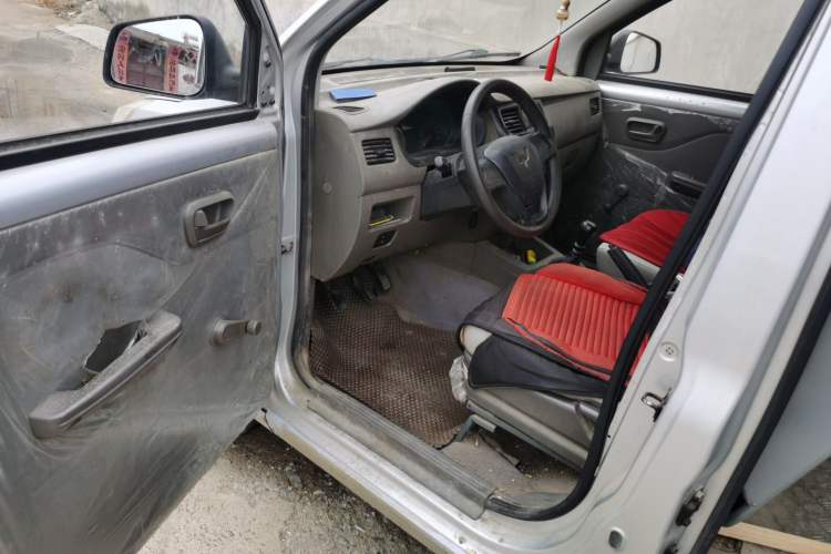 Used Wuling Rongguang V 2019 1.5L Window-Sealed Utility Model China VI LAR Driver Seat
