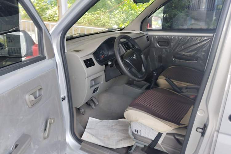 Used Wuling Rongguang V 2019 1.5L Window-Sealed Utility Model China VI LAR Driver Seat