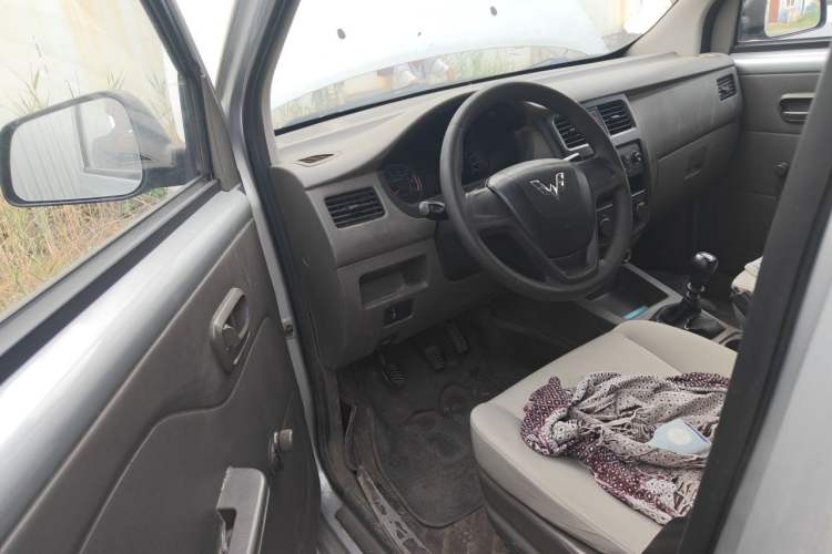 Used Wuling Rongguang V 2019 1.5L Window-Sealed Utility Model China VI LAR Driver Seat