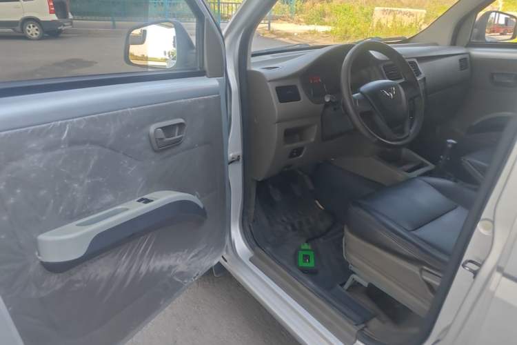 Used Wuling Rongguang V 2019 1.5L Window-Sealed Utility Model China VI LAR Driver Seat