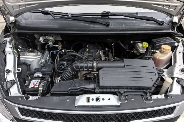 Used Wuling Rongguang V 2019 1.5L Practical Model China VI LAR Engine Bay