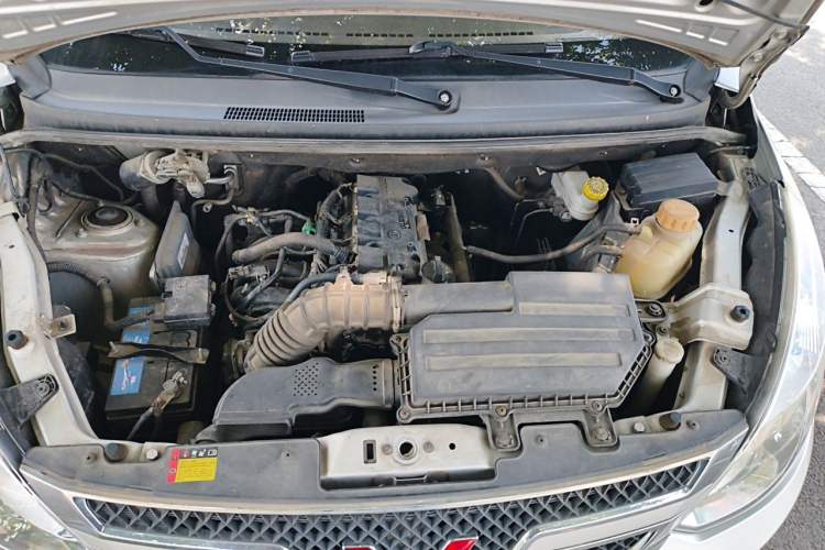 Used Wuling Rongguang V 2019 1.5L Standard Version China VI LAR Engine Bay