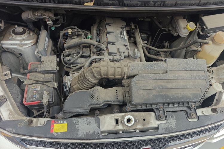 Used Wuling Rongguang V 2019 1.5L Standard Version China VI LAR Engine Bay