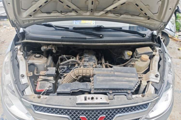 Used Wuling Rongguang V 2019 1.5L Standard Version China VI LAR Engine Bay