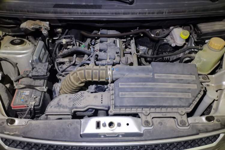 Used Wuling Rongguang V 2019 1.5L Practical Model China VI LAR Engine Bay