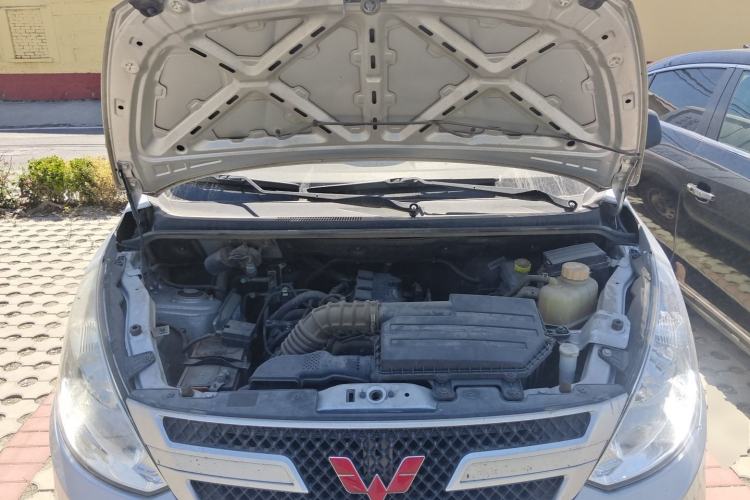 Used Wuling Rongguang V  Engine Bay